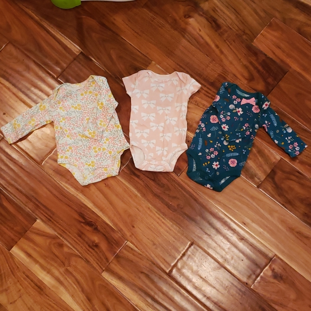 Carters set of 3 onesies.